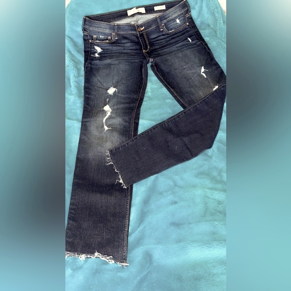 Women’s NWOT Hollister dark distressed wash low rise skinny jean size 15R/32W